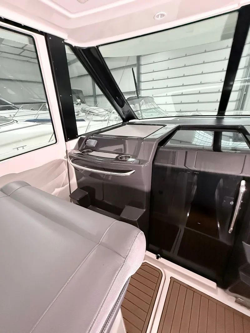 Slide: The Image of Tiara Q44 2017 - 11