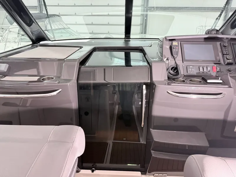 Slide: The Image of Tiara Q44 2017 - 12