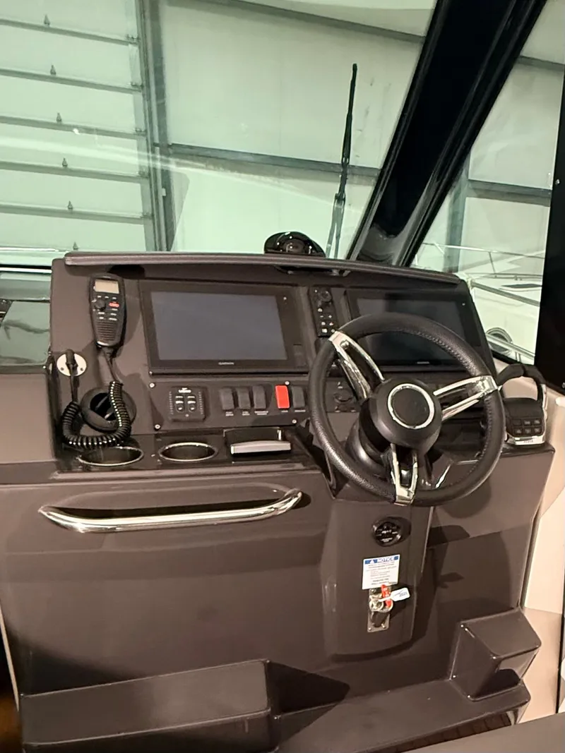 Slide: The Image of Tiara Q44 2017 - 13