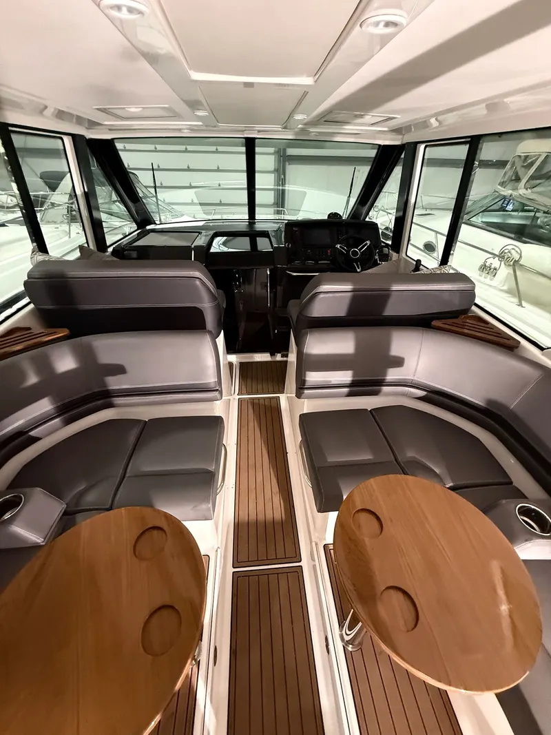 Slide: The Image of Tiara Q44 2017 - 14