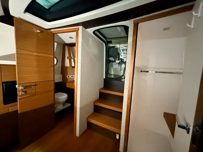 Slide: The Image of Tiara Q44 2017 - 15