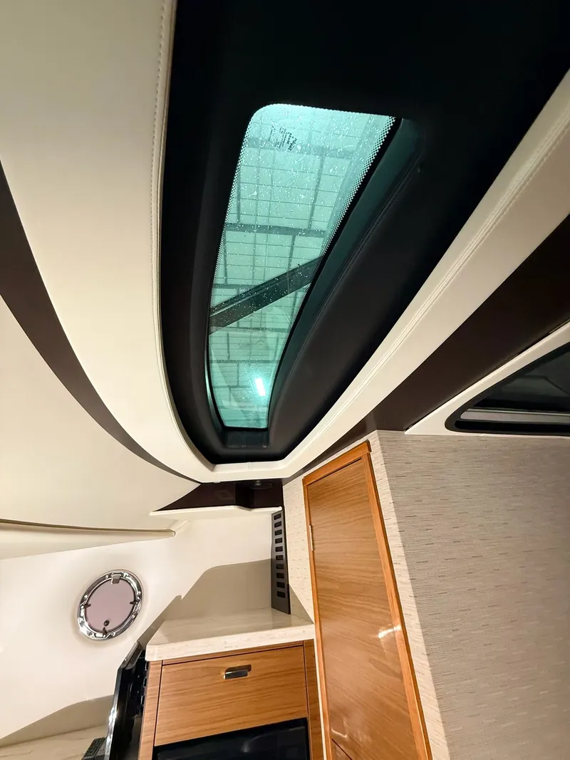 Slide: The Image of Tiara Q44 2017 - 20