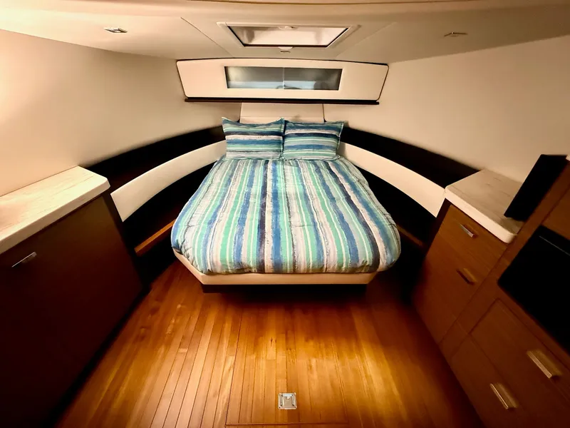 Slide: The Image of Tiara Q44 2017 - 21