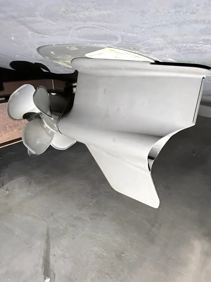 Slide: The Image of Tiara Q44 2017 - 25