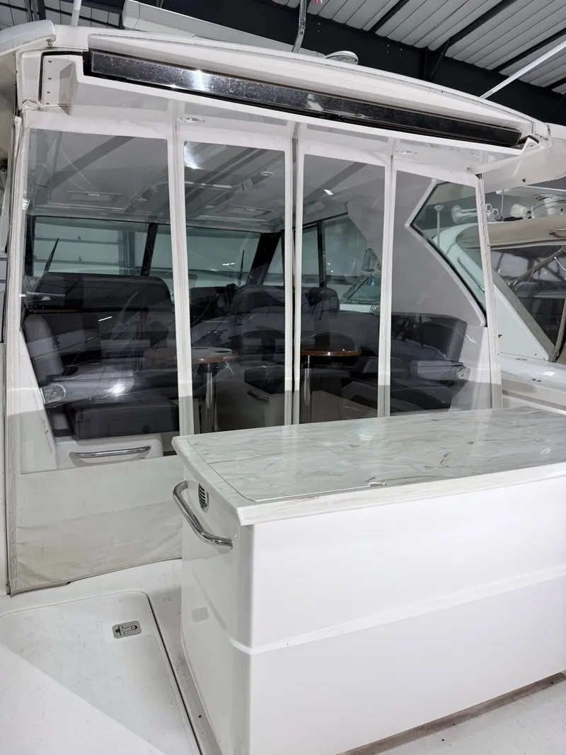 Slide: The Image of Tiara Q44 2017 - 9