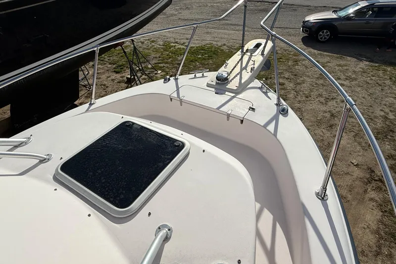 Slide: The Image of 2005 Grady-White Sailfish 282 boat deck with railing and hatch. - 9