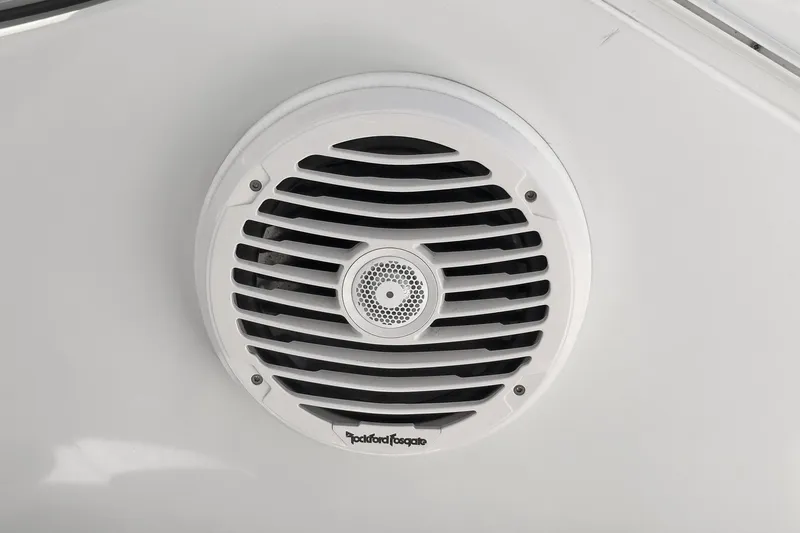 Slide: The Image of White Rockford Fosgate speaker on 2005 Formula 40 Performance Cruiser. - 28