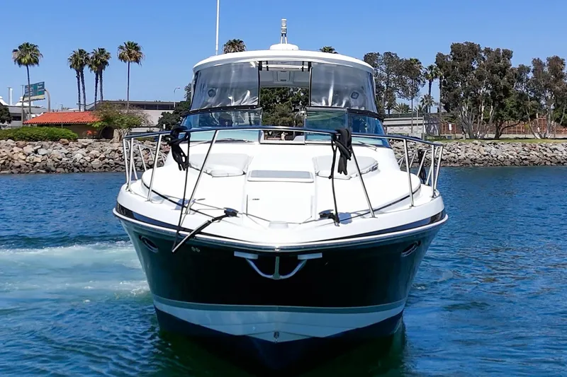 Slide: The Image of 2005 Formula 40 Performance Cruiser on water, front view with clear sky and palm trees. - 3