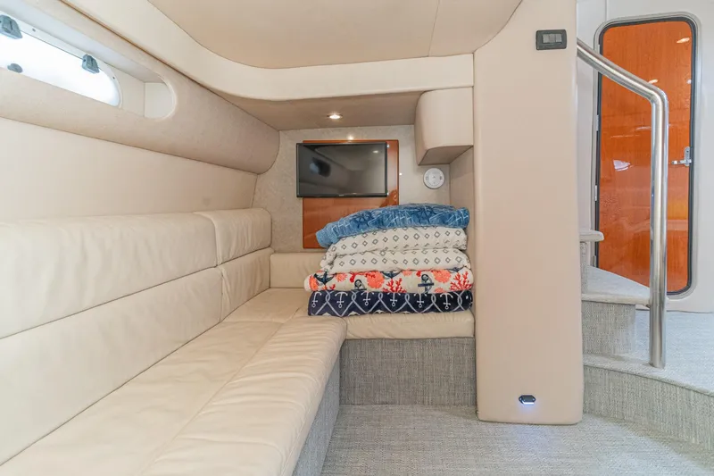 Slide: The Image of Interior of 2005 Formula 40 Performance Cruiser with beige seating and stacked blankets. - 38
