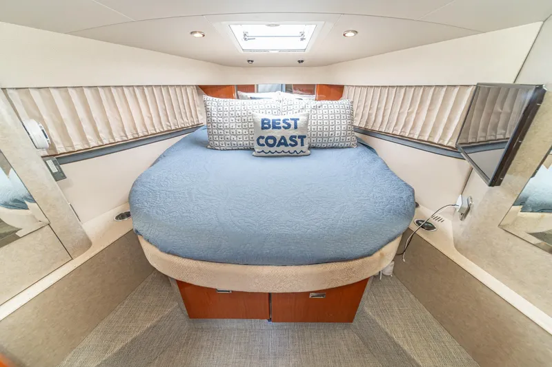 Slide: The Image of Interior cabin of a 2005 Formula 40 Performance Cruiser with cozy bedding. - 39