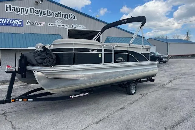 Slide: The Image of 2015 Bennington S20 pontoon boat on trailer at Happy Days Boating Co. - 2