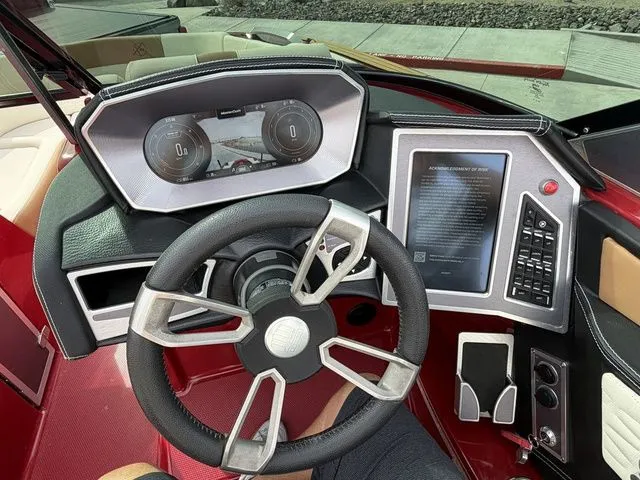 Slide: The Image of MasterCraft X24 2020 - 10