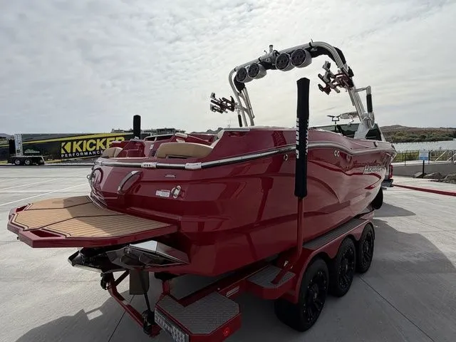 Slide: The Image of MasterCraft X24 2020 - 3