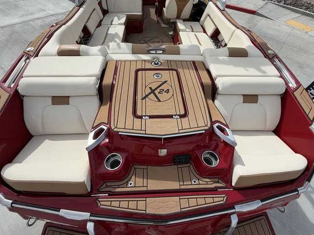 Slide: The Image of MasterCraft X24 2020 - 6
