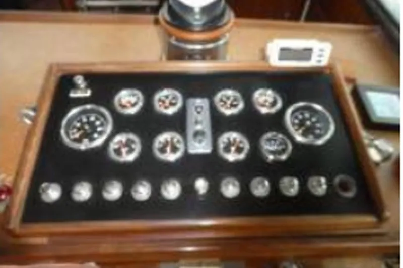 Slide: The Image of Hatteras 38 Double Cabin 1972 - 13