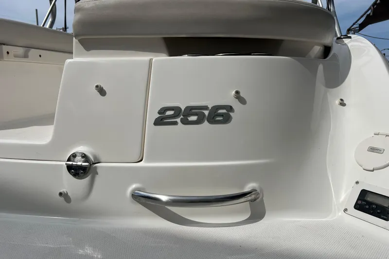 Slide: The Image of 2007 Chaparral 256 SSi boat stern with model number and chrome handle. - 21