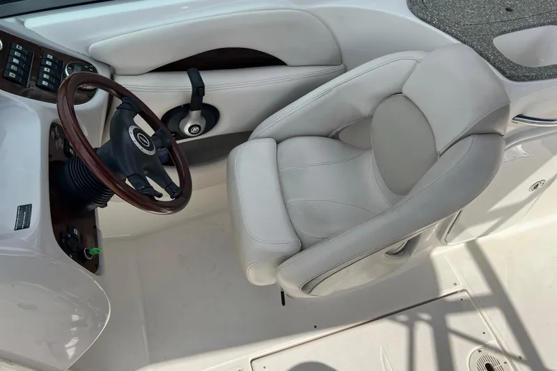 Slide: The Image of 2007 Chaparral 256 SSi boat cockpit with steering wheel and captain's chair. - 7