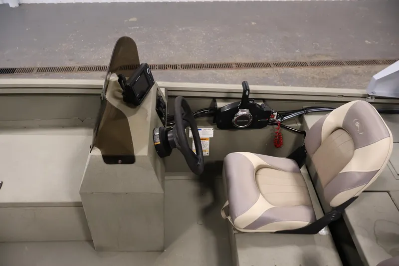 Slide: The Image of 2021 Polar Kraft Sportsman 1760 SE boat interior with steering console and seat. - 23