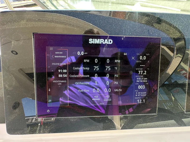 Slide: The Image of Simrad display on Sea Ray SLX 310 Outboard 2023 boat. - 16