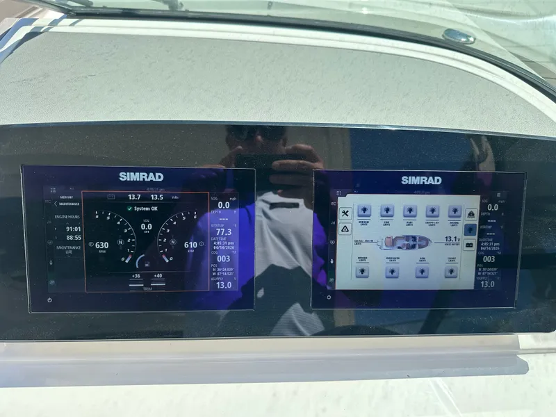 Slide: The Image of Simrad displays on Sea Ray SLX 310 Outboard 2023 boat. - 21