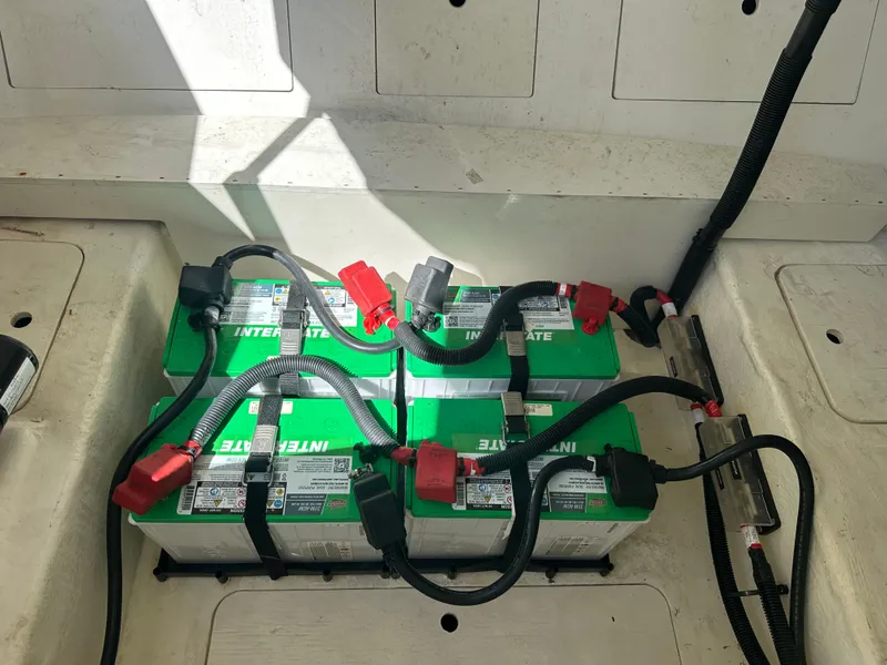 Slide: The Image of Batteries in Sea Ray SLX 310 Outboard 2023 boat. - 27