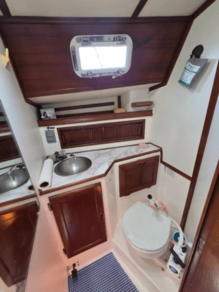 Slide: The Image of Endeavour 32 Sloop 1978 - 11