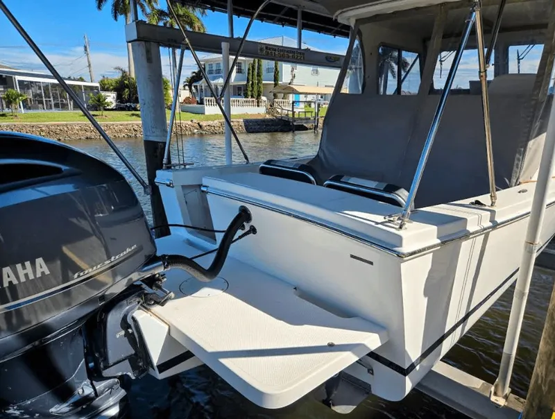 Slide: The Image of Eastern 248 Islander 2021 - 11