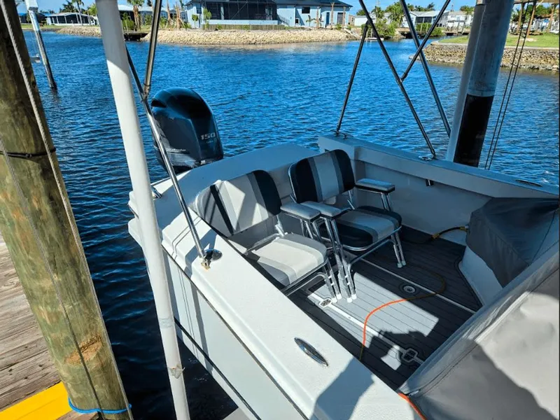 Slide: The Image of Eastern 248 Islander 2021 - 4