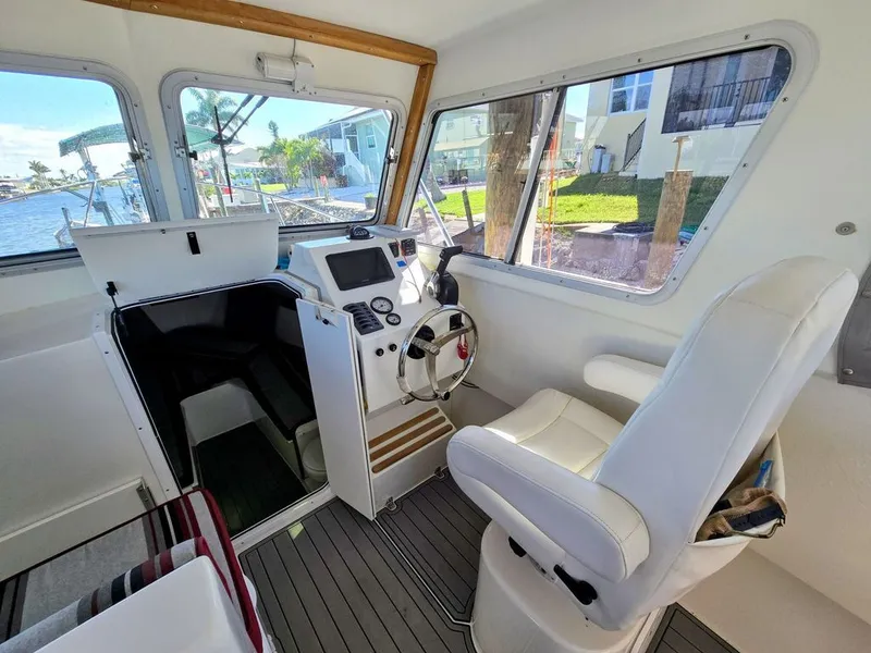 Slide: The Image of Eastern 248 Islander 2021 - 6