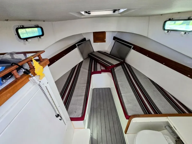 Slide: The Image of Eastern 248 Islander 2021 - 9