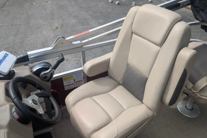 Slide: The Image of Captain's seat of 2022 Sun Tracker Fishin' Barge 20 DLX pontoon boat. - 7