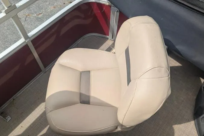 Slide: The Image of Beige seat on 2022 Sun Tracker Fishin' Barge 20 DLX pontoon boat. - 9