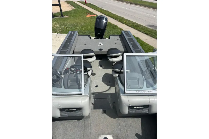 Slide: The Image of 2017 Tracker Targa V-18 Combo boat interior with seating and steering console. - 14