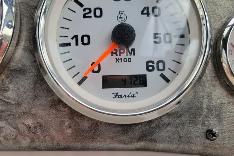 Slide: The Image of Tachometer of 2007 Stingray 250 CS boat showing 912.8 RPM. - 17
