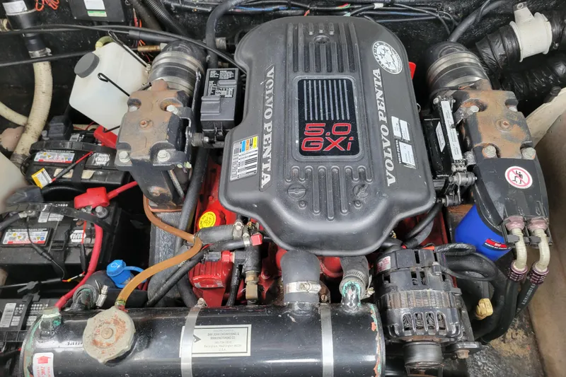 Slide: The Image of Engine compartment of a 2007 Stingray 250 CS with Volvo Penta 5.0 GXi engine. - 37