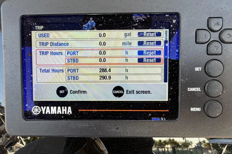 Slide: The Image of Yamaha display showing trip and total hours for Robalo R242 Center Console, 2019 model. - 8