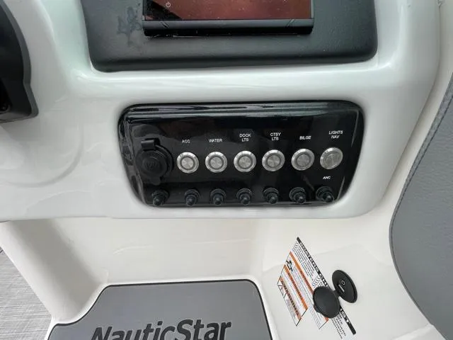 Slide: The Image of NauticStar 243DC Sport Deck 2021 - 9