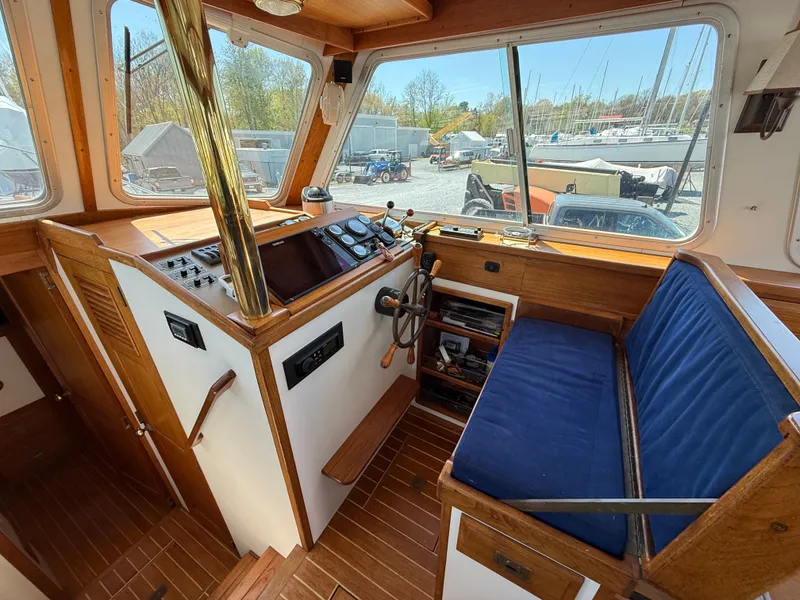 Slide: The Image of Shannon Downeast Custom 36 1993 - 14