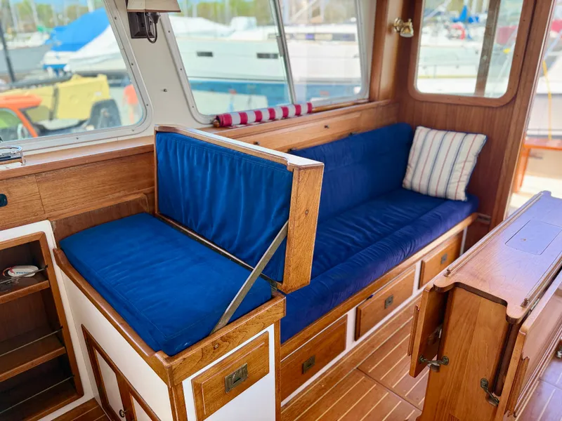 Slide: The Image of Shannon Downeast Custom 36 1993 - 19