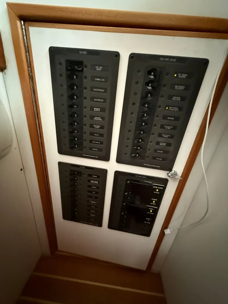 Slide: The Image of Shannon Downeast Custom 36 1993 - 30