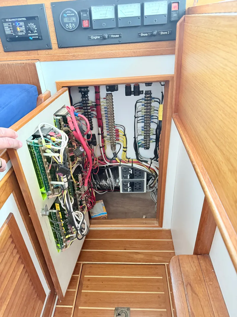 Slide: The Image of Shannon Downeast Custom 36 1993 - 31