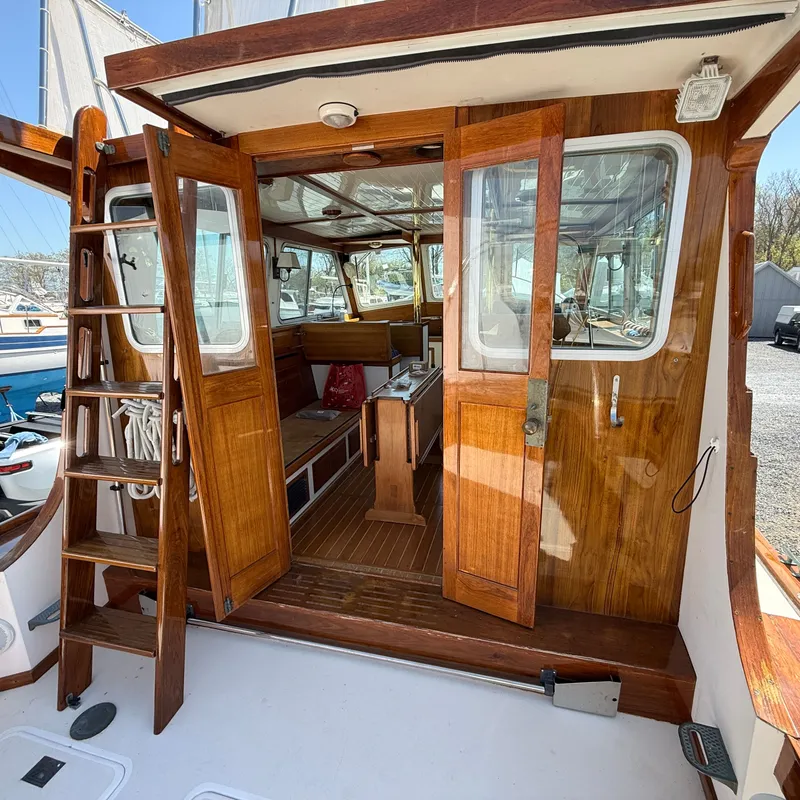 Slide: The Image of Shannon Downeast Custom 36 1993 - 5