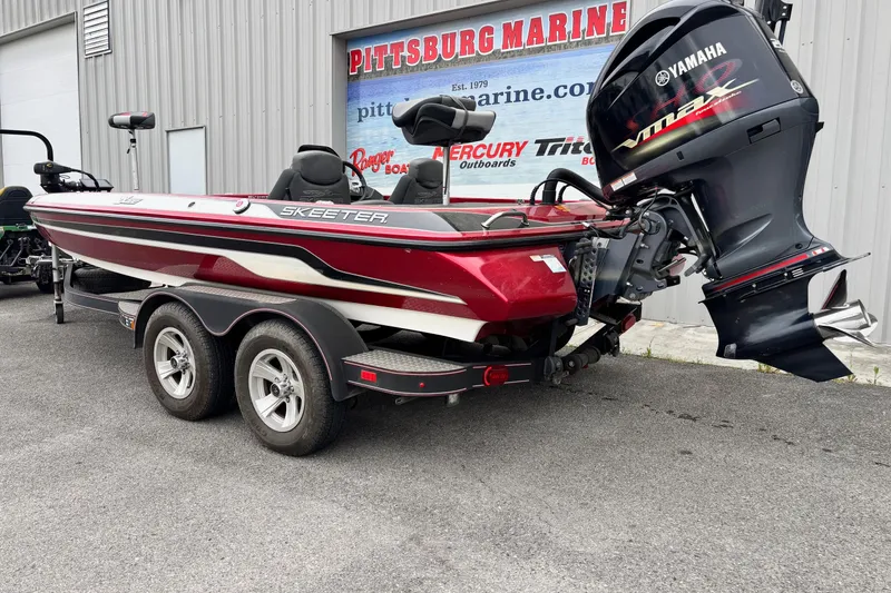 Slide: The Image of 2016 Skeeter ZX200 boat with Yamaha engine at Pittsburg Marine dealership. - 13