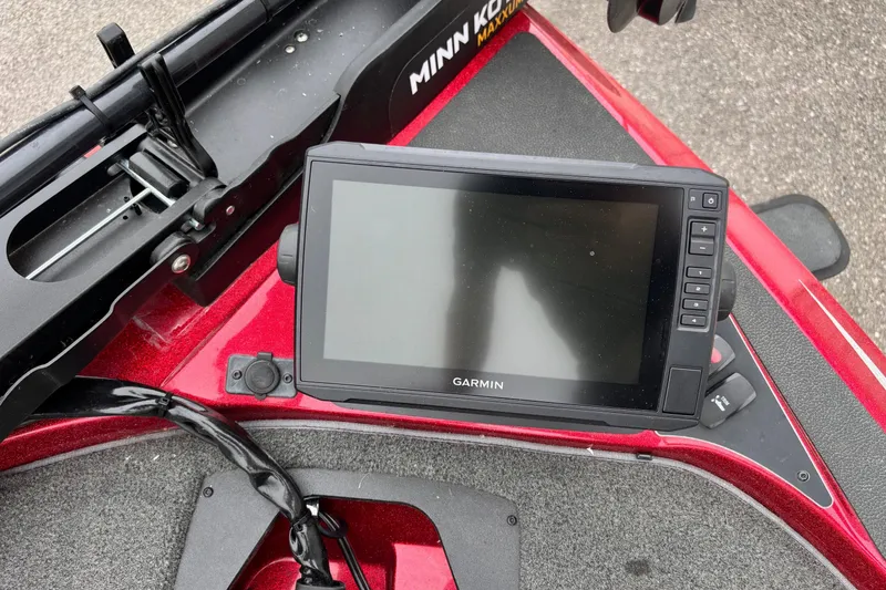 Slide: The Image of 2016 Skeeter ZX200 boat with Garmin fishfinder and Minn Kota trolling motor. - 4