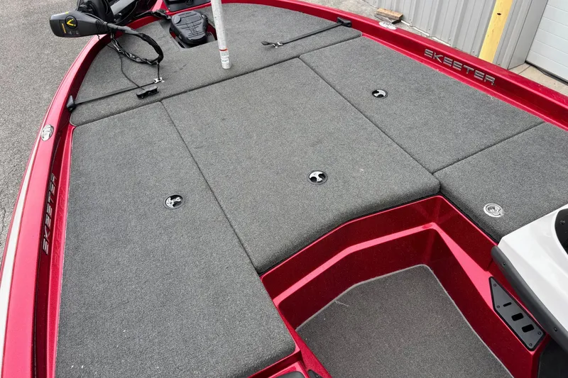 Slide: The Image of 2016 Skeeter ZX200 boat deck with gray carpet and red trim. - 5