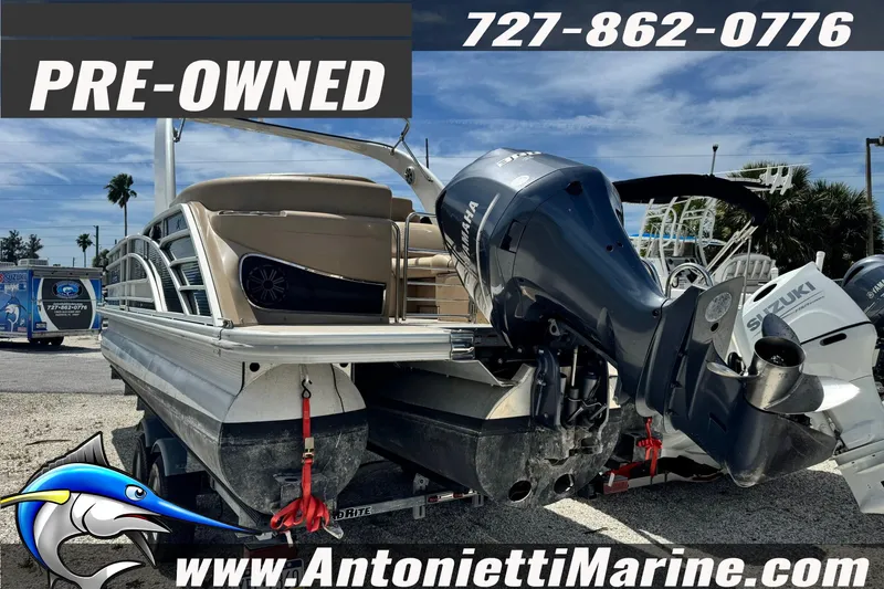 Slide: The Image of Pre-owned 2016 Bennington 2550 RS pontoon boat with Yamaha engine at Antonietti Marine. - 4