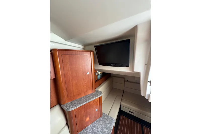 Slide: The Image of Monterey 320 Sport Yacht 2009 - 58