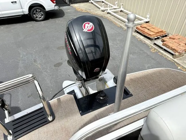 Slide: The Image of Ranger 220C 2020 - 10