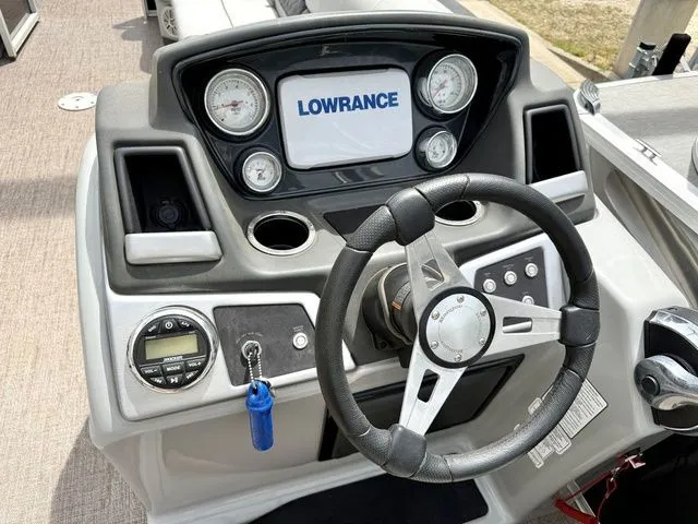 Slide: The Image of Ranger 220C 2020 - 7