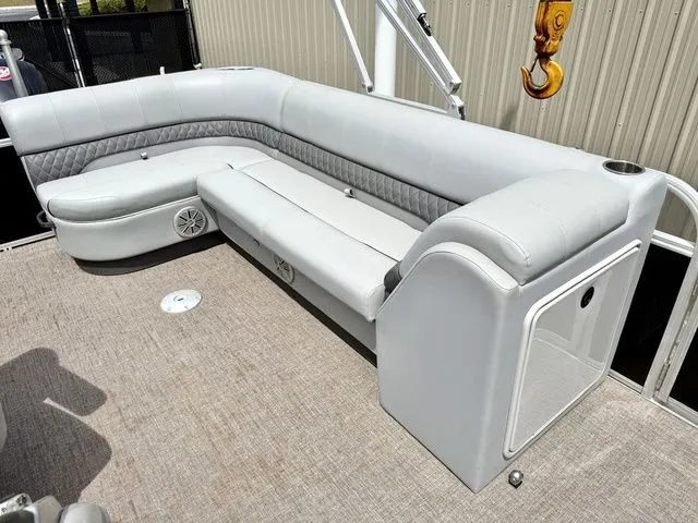 Slide: The Image of Ranger 220C 2020 - 9